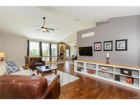 844 Nancy Ln, Weldon Spring, MO 63304 photo 2