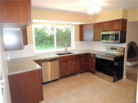 338 Jamboree Dr, Ballwin, MO 63021 photo 4