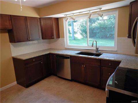 338 Jamboree Dr, Ballwin, MO 63021 photo 5