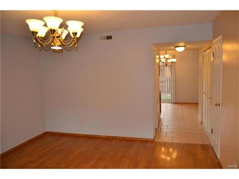 4286 Eiffel Dr, Saint Louis, MO 63125 photo 4