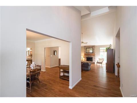 612 Loughmor Pass, Weldon Spring, MO 63304 photo 4