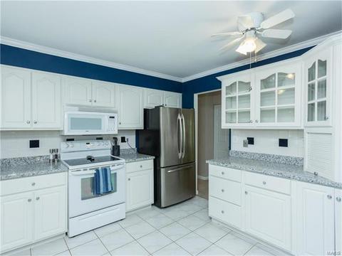 347 Parma Dr, Ballwin, MO 63021 photo 2