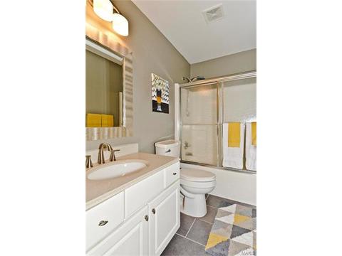 1056 Delmar Dr, O'fallon, MO 63366 photo 18