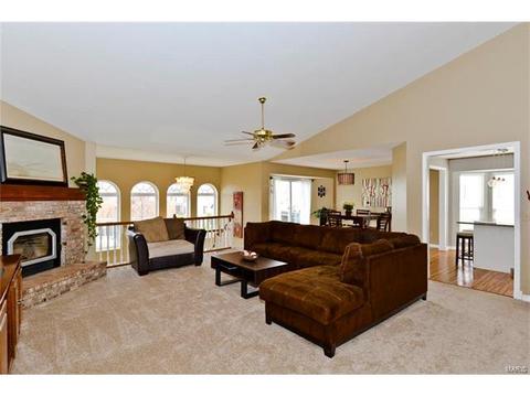 1056 Delmar Dr, O'fallon, MO 63366 photo 3