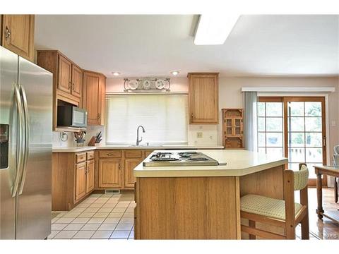 602 Lalor, Ballwin, MO 63011 photo 2