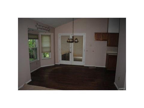 540 Enchanted, Ballwin, MO 63021 photo 4