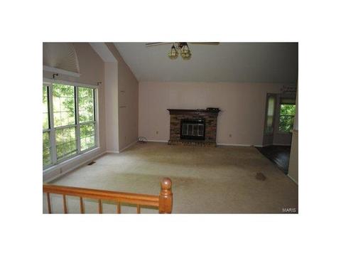 540 Enchanted, Ballwin, MO 63021 photo 3