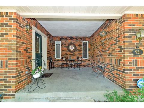 921 Sherwick Ter, Ballwin, MO 63021 photo 2