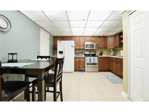 101 Towne Square Ct #b, Eureka, MO 63025 photo 2