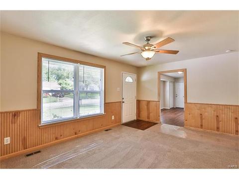 16 Wilbert Dr, Saint Charles, MO 63304 photo 4