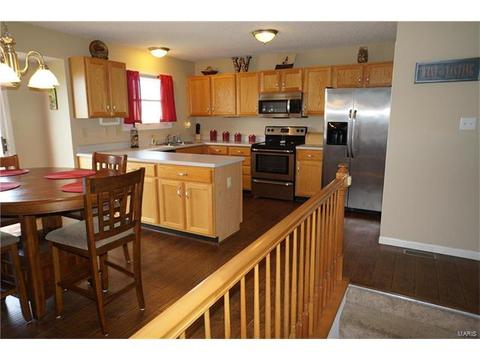 305 Estate Dr, O'fallon, MO 63366 photo 9