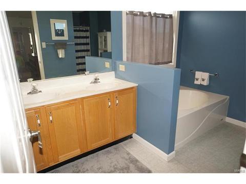 305 Estate Dr, O'fallon, MO 63366 photo 24
