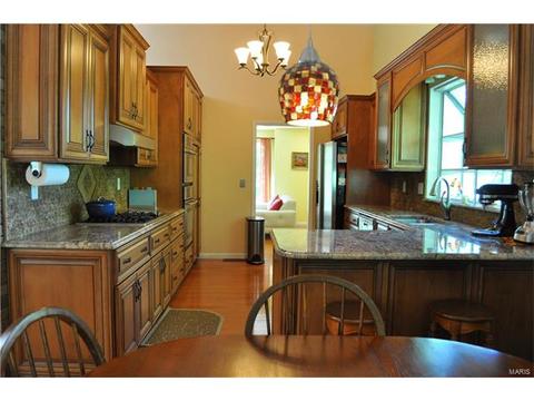 624 Valley Pt, Ballwin, MO 63021 photo 5
