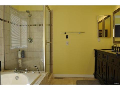 624 Valley Pt, Ballwin, MO 63021 photo 16