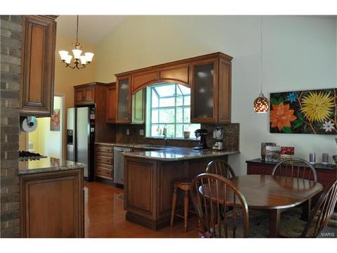 624 Valley Pt, Ballwin, MO 63021 photo 6