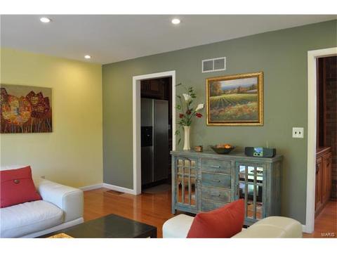 624 Valley Pt, Ballwin, MO 63021 photo 9