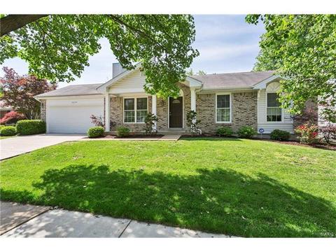 16239 Castlerea Blvd, Ellisville, MO 63021 photo 1