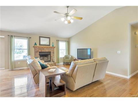 824 Homerun Dr, O'fallon, MO 63366 photo 2