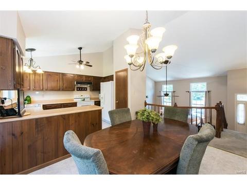 2470 Maple Crossing Dr, Ballwin, MO 63011 photo 9