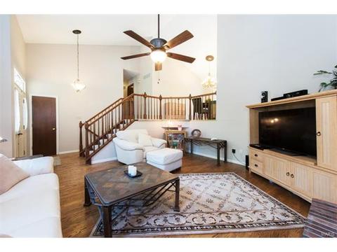 2470 Maple Crossing Dr, Ballwin, MO 63011 photo 5