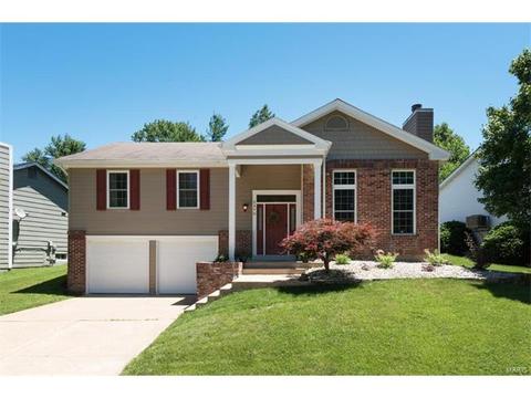2470 Maple Crossing Dr, Ballwin, MO 63011 photo 1