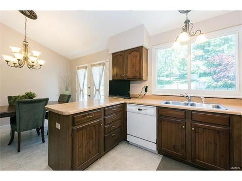 2470 Maple Crossing Dr, Ballwin, MO 63011 photo 11