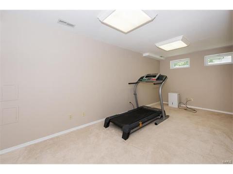 2470 Maple Crossing Dr, Ballwin, MO 63011 photo 21