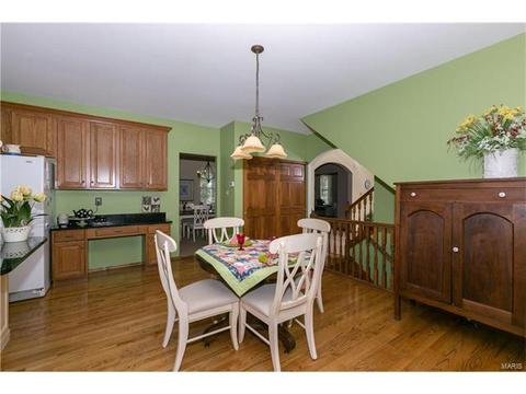 712 Mark Wesley Ln, Ballwin, MO 63021 photo 12