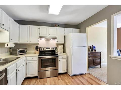 609 Pine Ridge Trails Ct #203, Ballwin, MO 63021 photo 10