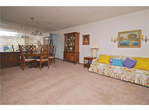 688 Woodrun, Ballwin, MO 63021 photo 4