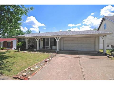 688 Woodrun, Ballwin, MO 63021 photo 2