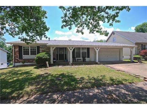 688 Woodrun, Ballwin, MO 63021 photo 1