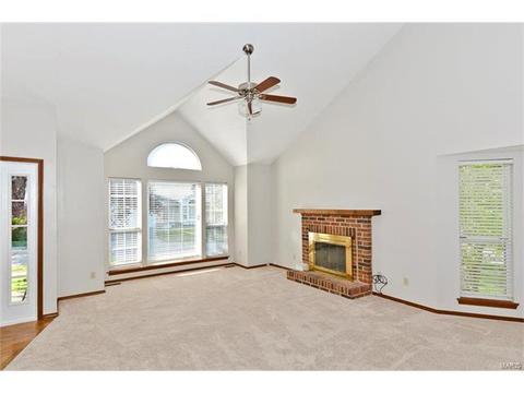 1056 Oak Glen Cir, Ballwin, MO 63021 photo 5