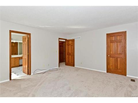 1056 Oak Glen Cir, Ballwin, MO 63021 photo 14