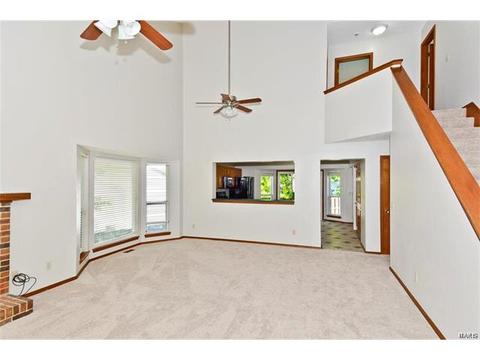 1056 Oak Glen Cir, Ballwin, MO 63021 photo 4