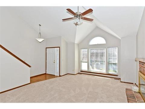 1056 Oak Glen Cir, Ballwin, MO 63021 photo 3