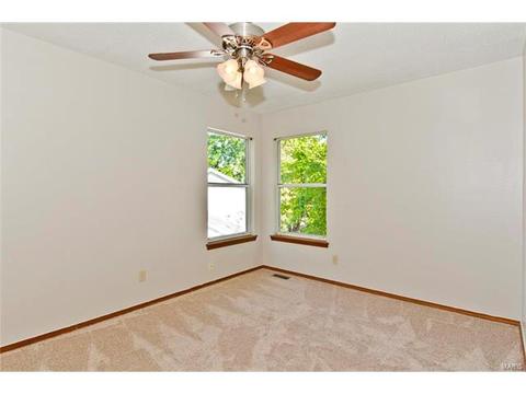 1056 Oak Glen Cir, Ballwin, MO 63021 photo 18