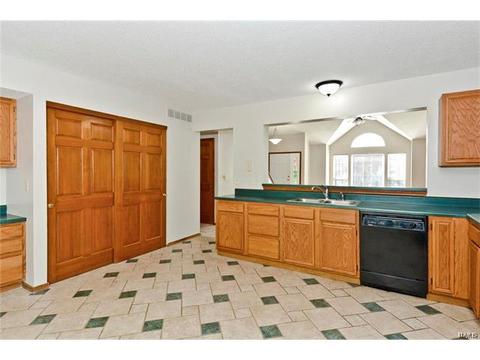 1056 Oak Glen Cir, Ballwin, MO 63021 photo 9
