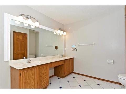 1056 Oak Glen Cir, Ballwin, MO 63021 photo 15