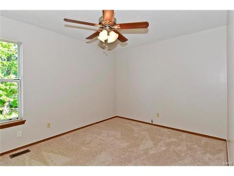 1056 Oak Glen Cir, Ballwin, MO 63021 photo 20