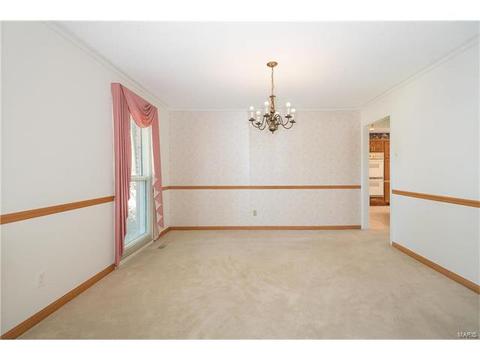 9 Forrester Dr, Ballwin, MO 63011 photo 4