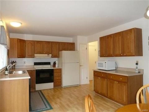 949 Oakfield Dr, Ballwin, MO 63021 photo 6