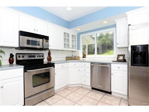 616 Burwick Ter, Ballwin, MO 63021 photo 3