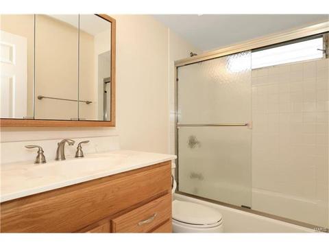 616 Burwick Ter, Ballwin, MO 63021 photo 15