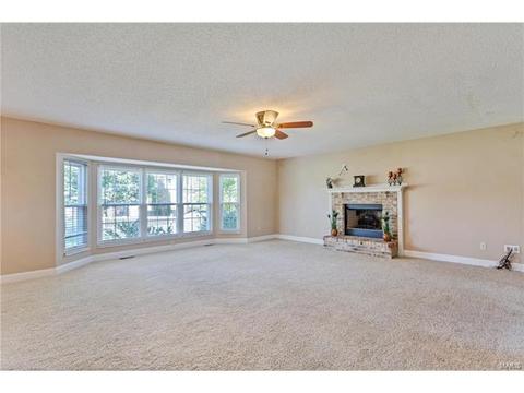 1942 Hedge Dr, O'fallon, MO 63366 photo 3