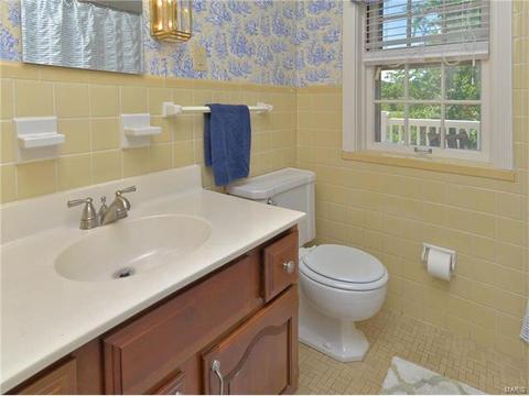 2 The Orchards Ln, Saint Louis, MO 63132 photo 9