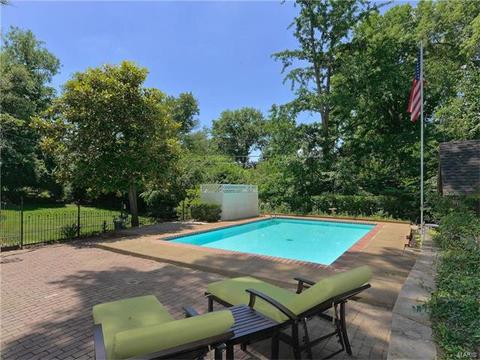 2 The Orchards Ln, Saint Louis, MO 63132 photo 2