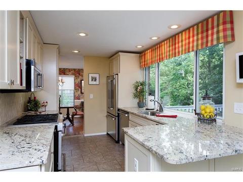 457 Maymont Dr, Ballwin, MO 63011 photo 6