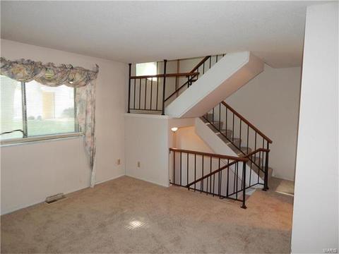 124 Carmel Woods, Ellisville, MO 63021 photo 2