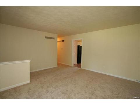 624 Old Ballwin Rd, Ballwin, MO 63021 photo 3